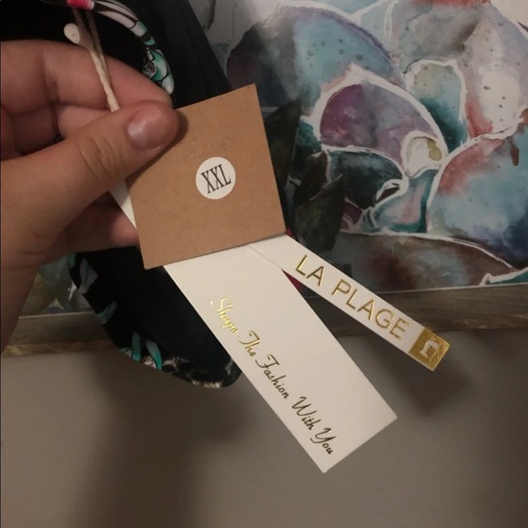 NWT Bikini Top - Picture 3 of 4